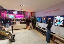 O echipă de tineri de la Orange Services din România prezintă la MWC 2025 o platformă inovatoare cu AI pentru TV