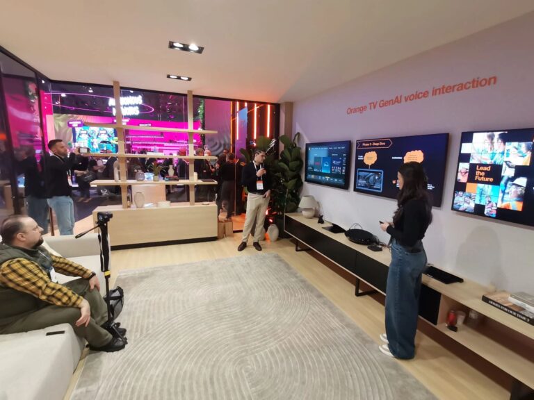 O echipă de tineri de la Orange Services din România prezintă la MWC 2025 o platformă inovatoare cu AI pentru TV