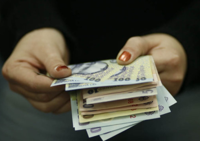 Cum au evoluat salariile pe industrii în ianuarie 2025: Creşteri semnificative în sectorul financiar şi energie, stagnare în IT şi construcţii