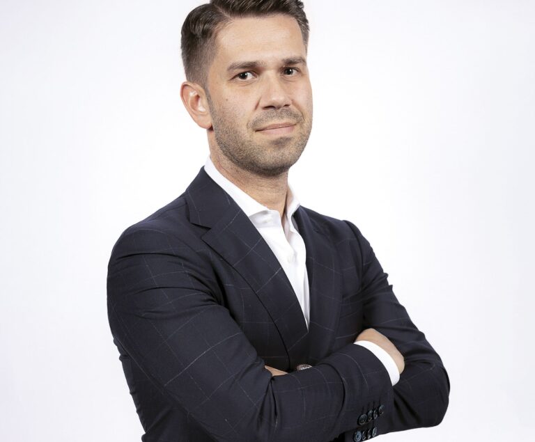 OVES Enterprise, în spatele căreia se află Mihai Filip, semnează un memorandum strategic cu britanicii de la Overwatch Aerospace pentru integrarea tehnologiei Nemesis AI pe drone militare avansate. „Ne consolidăm poziţia ca furnizor internaţional de soluţii software de inteligenţă artificială”