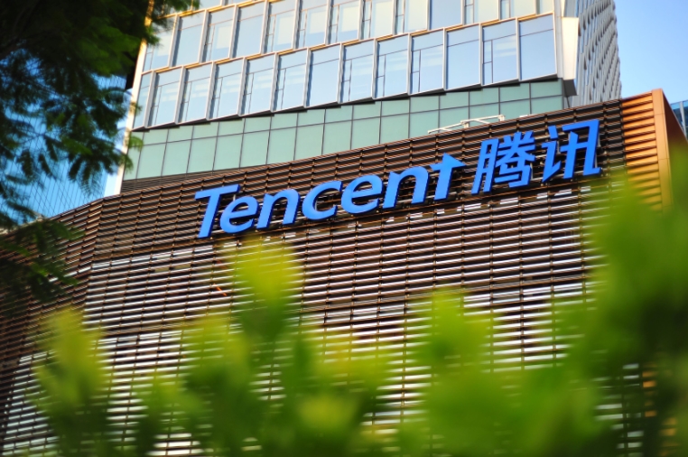 Giganţii tehnologici chinezi o duc bine: Tencent, compania din spatele WeChat, a raportat o creştere de 90% a profitului în ultimul trimestru din 2024