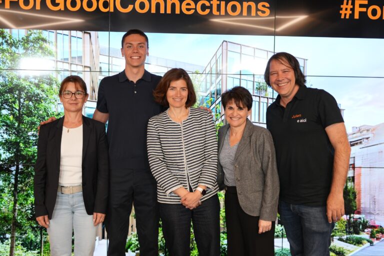 Orange lansează o iniţiativă pentru creşterea siguranţei în lumea digitală. David Popovici este ambasadorul campaniei