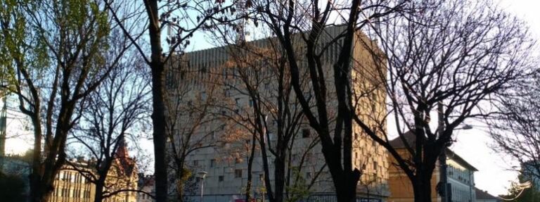 Orange scoate la vânzare un Palat al Telefoanelor reprezentativ din România. Zeci de arhitecți cer cumpărarea