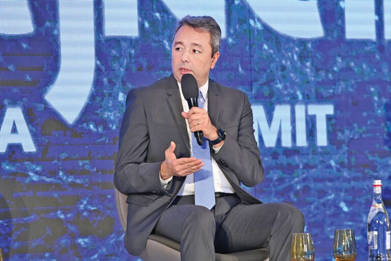 Orange lansează soluţii de Wi-Fi 7 pentru business-urile din România, în oraşele mari. Florin Popa, B2B Director: “Noua versiune a serviciului este un mare pas în faţă în termeni nu doar de viteză şi stabilitate, ci şi de aplicabilitate în cele mai solicitante scenarii”. Lansare în 2025 şi pentru clienţii rezidenţiali