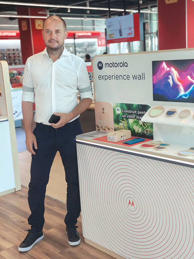 Vladislav Ivanov, Motorola Mobility: Operatorii de telecom trebuie să schimbe strategia, retailerii câştigă teren pe piaţa de smartphone-uri
