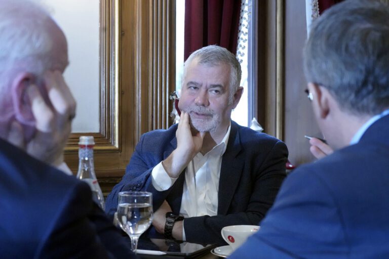 Bursă. Acţionarii AROBS, printre care omul de afaceri Voicu Oprean şi AZT Viitorul Tău, aprobă achiziţia a 70% dintr-o companie din Nevada, Statele Unite, pentru 12 mil. dolari