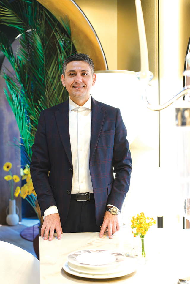 Mădălin Tomescu, fondator Kuziini: Costul unui kit de bază pentru o casă inteligentă porneşte de la 2.500 de euro, dar preţul poate ajunge la zeci de mii de euro în funcţie de complexitate. Noi ne-am asumat în prima fază misiunea de a educa piaţa