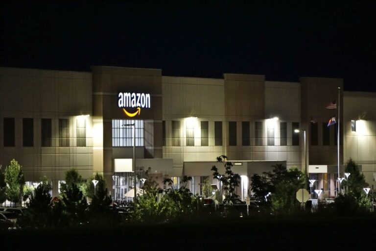 Amazon anunță investiții de 40 de miliarde de lire sterline în Marea Britanie