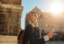 În afara SEE, tarifele pentru serviciul de roaming pot fi semnificativ mai mari. Atenție la bugetul de călătorii