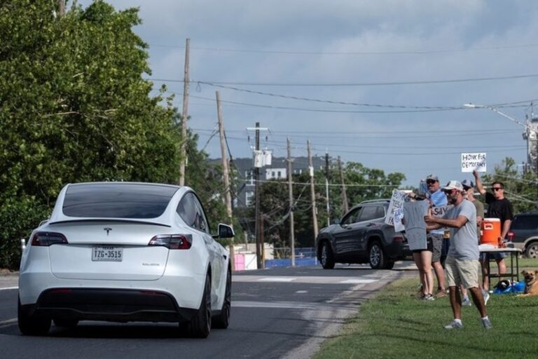 Tesla lansează discret serviciul său de robotaxiuri, mult-aşteptat, în Austin, Texas
