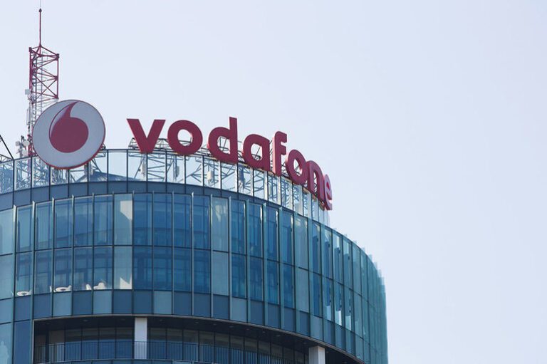 Vodafone – amendat în România. Datele unor clienți au fost accesate ilegal