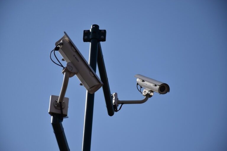 Avertisment: Camere de supraveghere vândute în România, expuse unor breșe grave de securitate