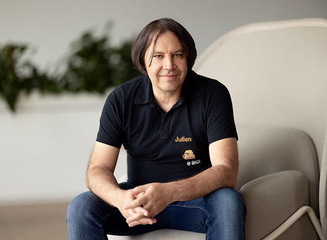 Julien Ducarroz, CEO al Orange România: Finalizarea integrării IT cu fostul Romtelecom, investiţiile în reţea şi o expansiune masivă pe securitate cibernetică a diviziei de business sunt principalele priorităţi pentru acest an