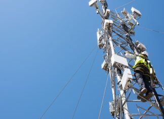 Cifra de afaceri a Orange România a scăzut cu 2,1% în primul semestru din 2025. Operatorul va continua investițiile, cu peste 200 milioane euro până la finele anului, în ciuda presiunilor economice și a unor dezechilibre din piața telecom