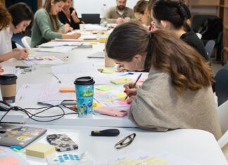 Sub 1% dintre profesorii din România urmează studii postuniversitare