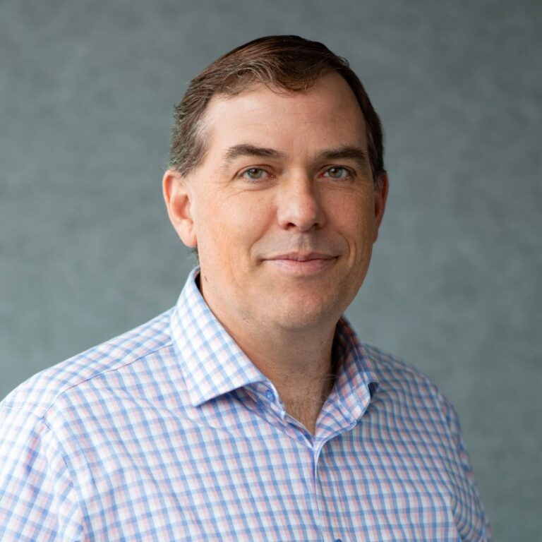 Matt Garman, CEO al Amazon Web Services (AWS): „Să concediezi juniorii pentru a-i înlocui cu AI este cel mai prostesc lucru pe care l-am auzit vreodată. Peste 10 ani cu cine vei lucra?”