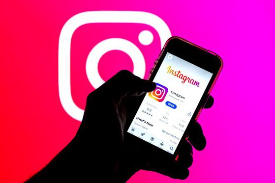 Instagram nu mai permite conturilor publice să facă live-uri dacă au sub 1.000 de urmăritori