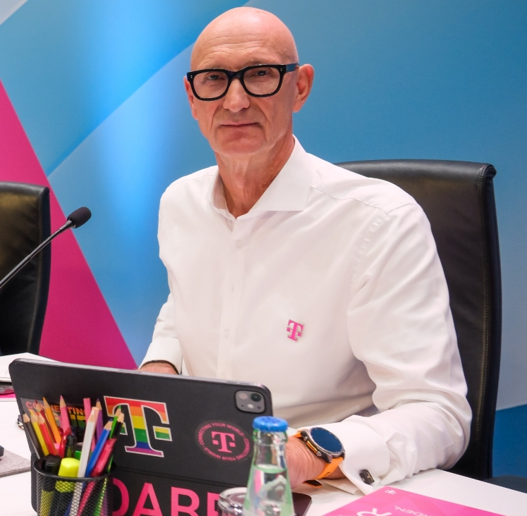 Deutsche Telekom discută cu Nvidia construcţia unei “gigafabrici” AI în Germania