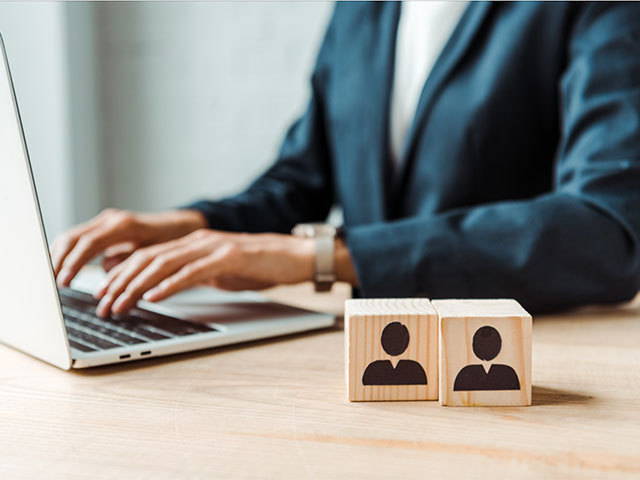 Schimbare de paradigmă în piaţa IT din România în 2025: Nu se mai recrutează pe bandă, ci selectiv. Unde şi cum se mai fac angajări şi care sunt cele mai căutate tehnologii şi poziţii de către companii
