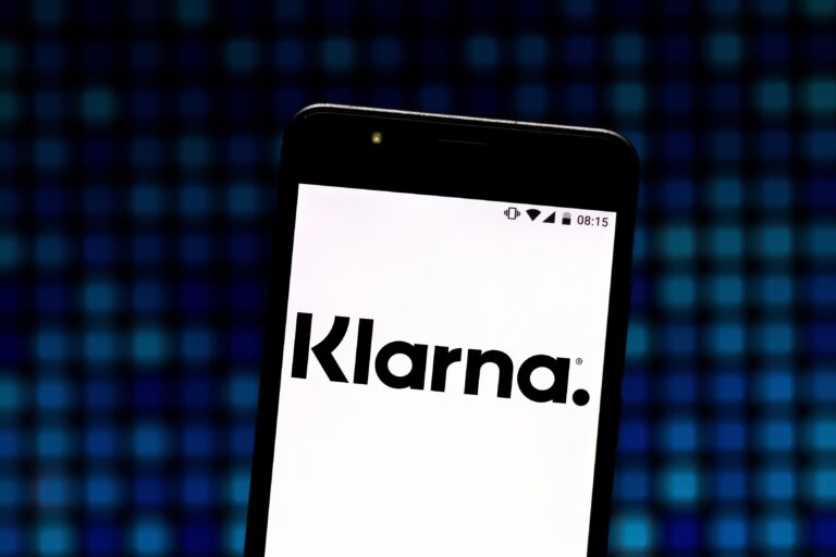 Debut spectaculos pentru Klarna pe bursa de la New York: Acţiunile au urcat cu 15% în prima zi de tranzacţionare. Firma suedeză de plăţi online este cel mai recent IPO care înregistrează o creştere explozivă la debutul pe bursă