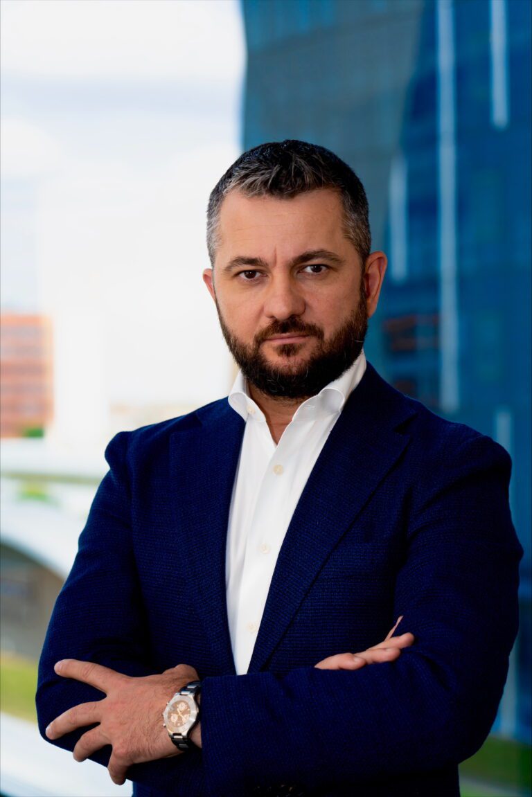Grupul francez Orange aduce în România o companie de securitate cibernetică, SCUT, condusă de Mădălin Dumitru, fondator al Cyber Smart Defence