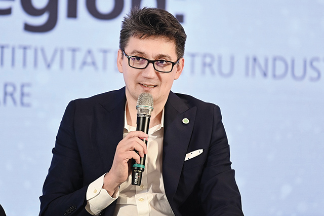 Bursă. Simtel Team semnează un contract pentru un parc fotovoltaic şi sistem de stocare la Sebeş în valoare de 43 mil. euro, jumătate din valoarea de piaţă a companiei