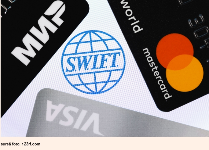 Băncile globale fac front comun împotriva industriei de criptomonede. SWIFT, cel mai mare sistem de plăţi interbancare la nivel global, pregăteşte un blockchain pentru a rivaliza cu piaţa de criptomonede stabile, evaluată la 300 de miliarde de dolari