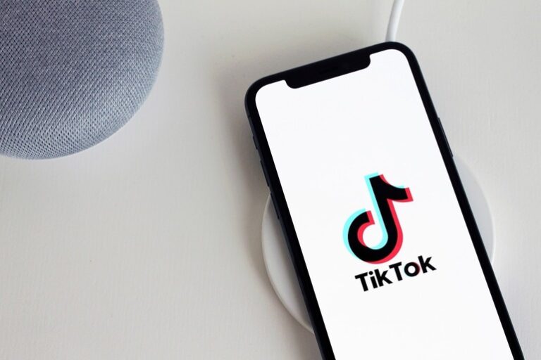 TikTok va lansa mesaje vocale și imagini în mesajele directe către alți utilizatori