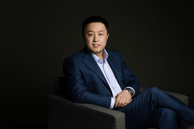 Shaohua Yang, OPPO România: Ţintim o creştere de 15% în volum şi 20% în valoare pentru final de 2025, pe o piaţă locală estimată la 1,4 miliarde de euro. În 2024 am vândut 250.000 de telefoane. În 2024, compania chineză a vândut aproximativ 250.000 de unităţi pe plan local, în creştere cu 8% faţă de 2023, atingând o cotă de piaţă de 6-7% în volum