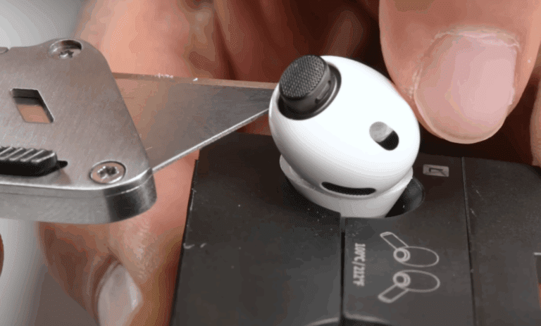 Căștile AirPods Pro 3 sunt „imposibil de reparat”, dar asta nu te va opri să le cumperi