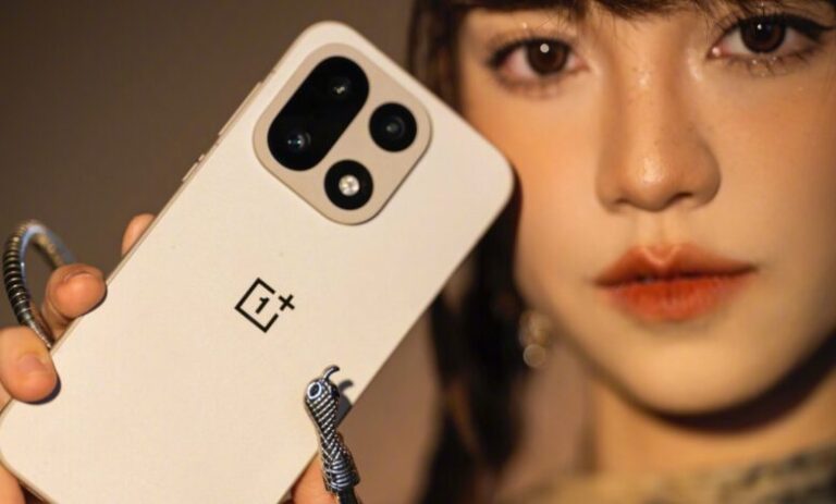 Pregătit de lansare, OnePlus 15 primește listă cu specificații și imagini de prezentare