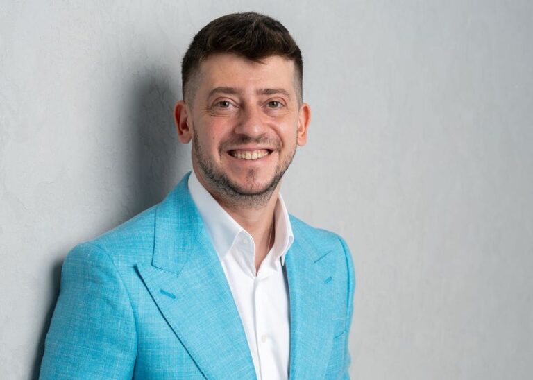 Devhd, specializată în furnizarea de consultanţă şi servicii de transformare digitală, afaceri de 6 mil. lei în primele opt luni din 2025, în creştere cu peste 33% faţă de aceeaşi perioadă a anului trecut. Compania accelerează dezvoltarea de aplicaţii proprii