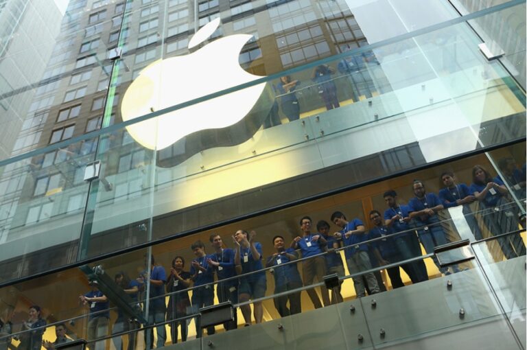 Acţiunile Apple ating un nou maxim istoric