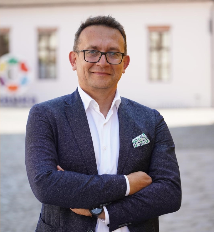 Antreprenorul Erik Barna a obţinut o finanţare europeană de 7,6 mil. lei pentru a dezvolta o platformă AI dedicată optimizării parcurilor fotovoltaice