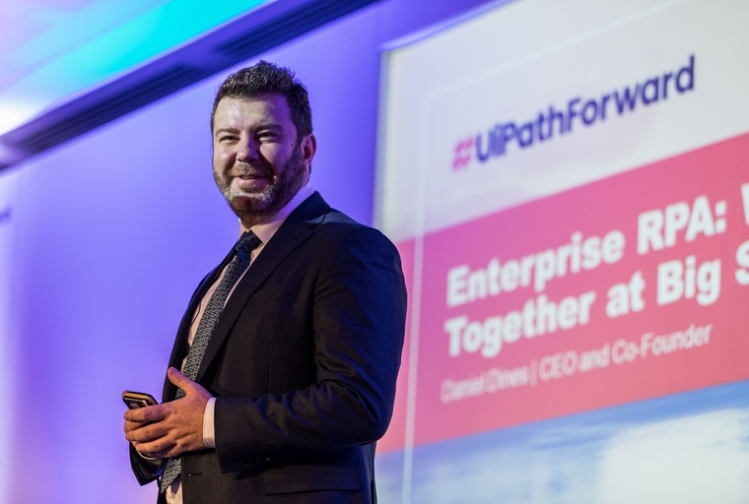 UiPath crește puternic pe bursă după acorduri semnate cu Nvidia, OpenAI și Snowflake