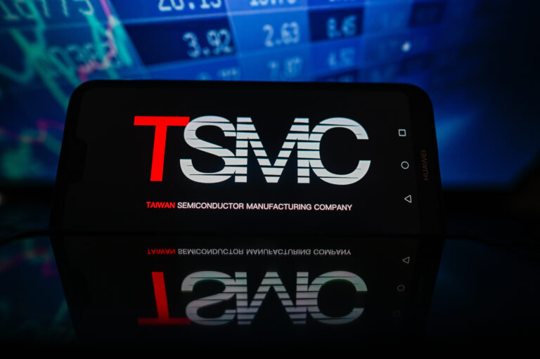 Cât va mai continua boom-ul AI? Compania din tehnologie TSMC raportează o creştere a profitului cu 39% în al treilea trimestru, ajungând la 15 miliarde de dolari şi depăşind toate aşteptările analiştilor