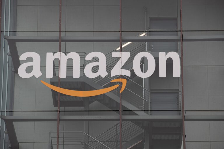 Defecţiune masivă la Amazon Web Services (AWS): Servicii precum Alexa, Snapchat, Fortnite, Perplexity AI şi ChatGPT sunt nefuncţionale la nivel global. Cauza este deocamdată neclară.