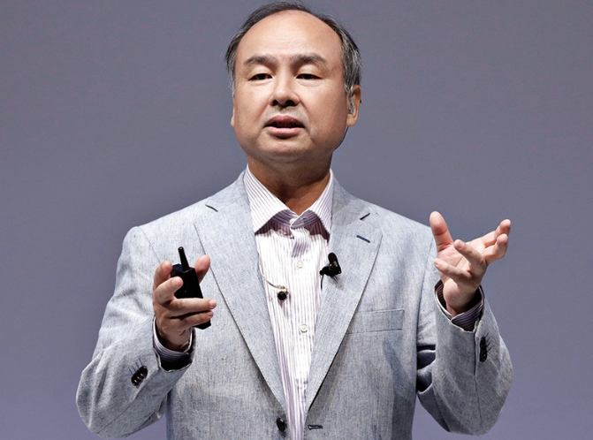 SoftBank cumpără divizia de roboţi industriali ai grupului elveţian ABB pentru suma de 5,4 miliarde de dolari. Şeful băncii japoneze Masayoshi Son pariază pe industria AI, fiind un jucător important în proiectul revoluţionar Stargate, „cot la cot” cu OpenAI şi Oracle