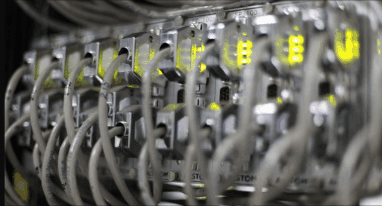 Centru de date mobil care să reziste și la război. Transelectrica are 6 luni să îl ridice cu bani din RePowerEU. Proiectul necesită modificarea Legii energiei