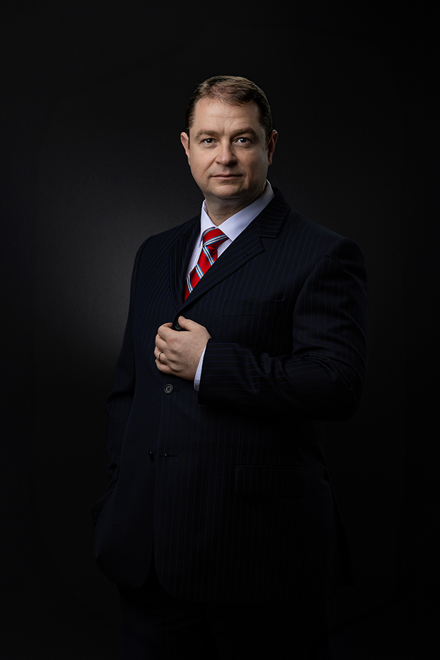 Cătălin Dima, consultant şi avocat pe piaţa de comunicaţii: Pe piaţa de telecom din România vor rezista doar operatorii care vor reuşi să taie costurile