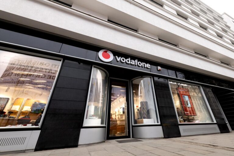 Final de drum: Achiziţie finalizată, Telekom România Mobile devine o subsidiară a Vodafone. “Achiziţia creează premisele pentru investiţii semnificative”. Fuziunea Vodafone – Telekom România Mobile, aşteptată în 2026. Şeful Vodafone România: “Este un moment crucial pentru piaţa telecomunicaţiilor”