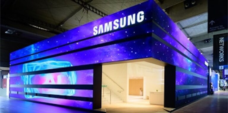 Gigantul Samsung, selectat de grupul Vodafone pentru a furniza soluţii pentru construcţia unor noi tipuri de reţele de comunicaţii, cu o arhitectură deschisă, unde pot fi integrate componente de la mai mulţi furnizori. Teste de succes în trecut în România