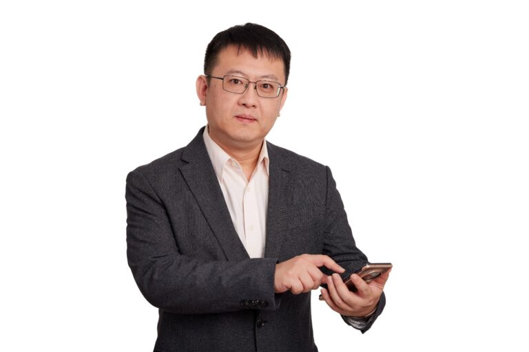 Schimbare la vârful HONOR România: Kerr Cheng preia funcţia de Country Manager de la Stanley Yan, cu obiectivul de a accelera extinderea portofoliului local