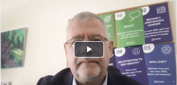 Se confimă temerea IT-iştilor la început de drum. Voicu Oprean, AROBS: Ne încadrăm în trendul general în care folosim IA în locul angajaţilor entry level. Juniorii au o viaţă foarte dificilă şi ar trebui să se agaţe de orice internship. Trebuie să tragă mai mult şi să fie mai adaptabili