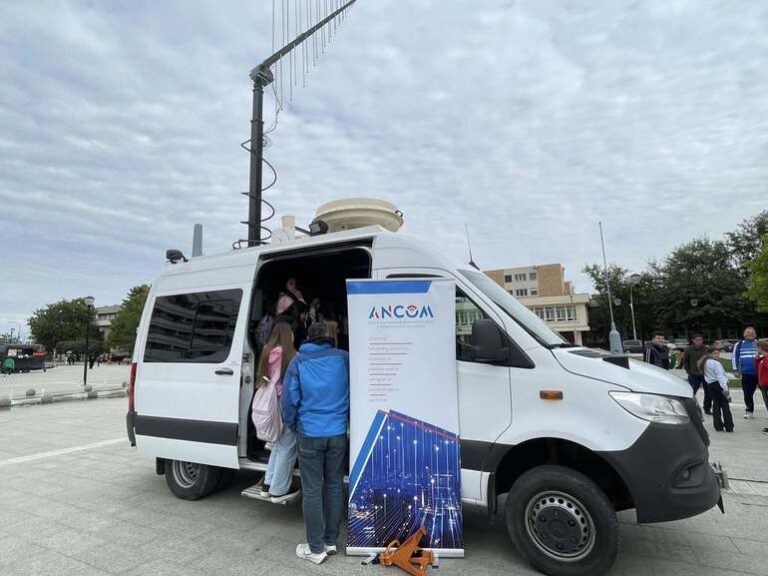 Concedieri cu probleme. Sindicatul și peste 300 de salariați ANCOM s-au dus la judecător pentru suspendarea noii organigrame, cu disponibilizări semificative de la 1 ianuarie