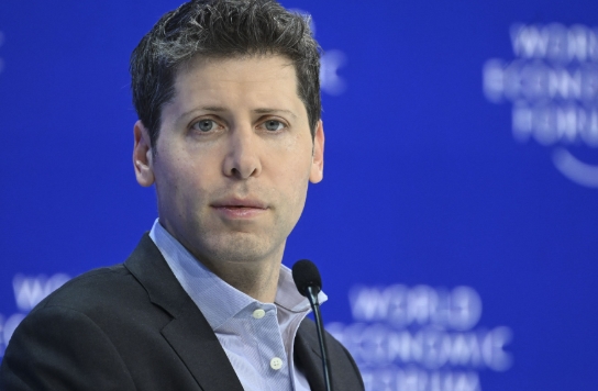 Sam Altman, fondatorul OpenAI, este speriat de avansul rivalilor de la Anthropic şi Google. „Ne aflăm într-un moment critic pentru ChatGPT”