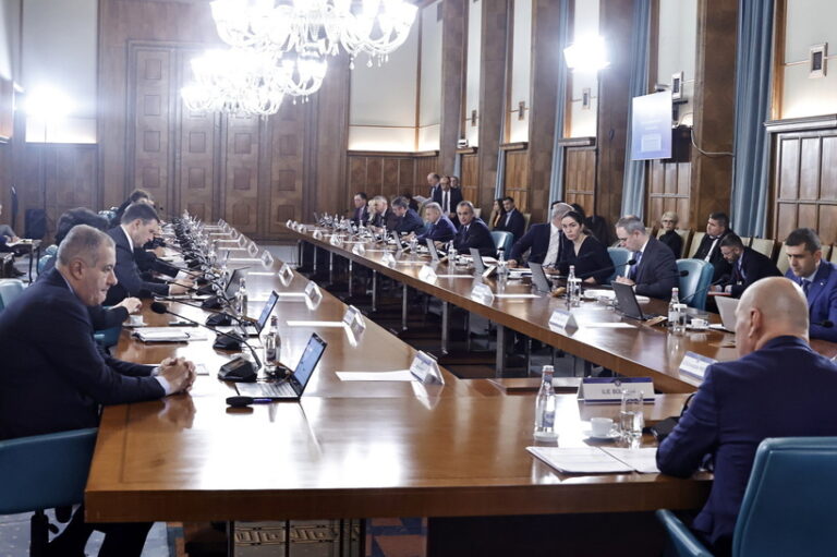 Guvernul introduce un termen de tranziţie pentru RO e-Factura, până la 1 iunie 2026