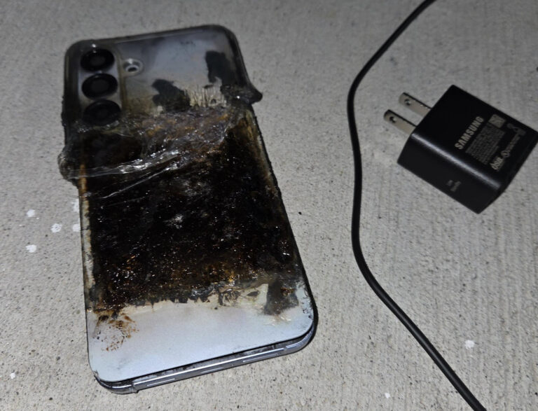 Un telefon Galaxy S25 Plus a luat foc în timp ce se afla la încărcat. Samsung confirmă incidentul și acordă despăgubiri