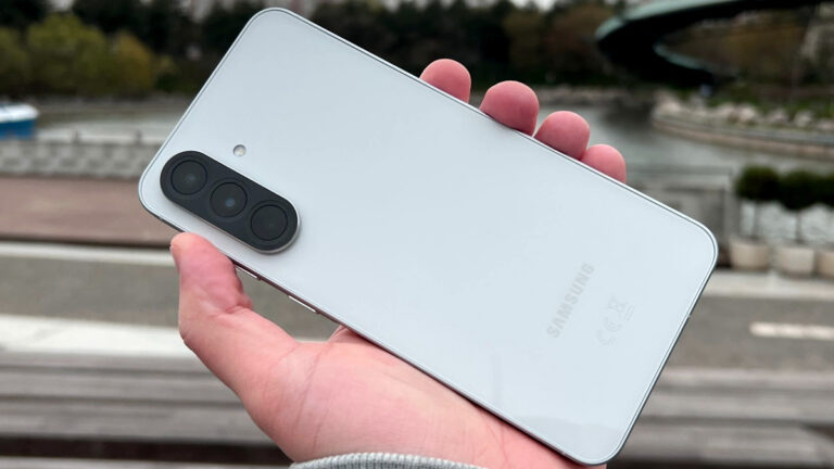 Principalele specificații Galaxy A57, confirmate înainte de lansare. E mai subțire și ușor decât Galaxy A56