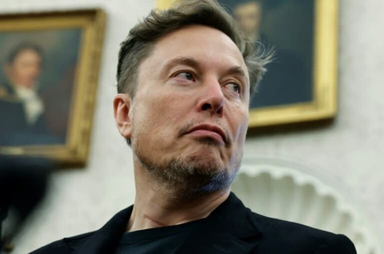 Elon Musk promite reţea extinsă de robotaxiuri Tesla în SUA, până la finalul anului 2026